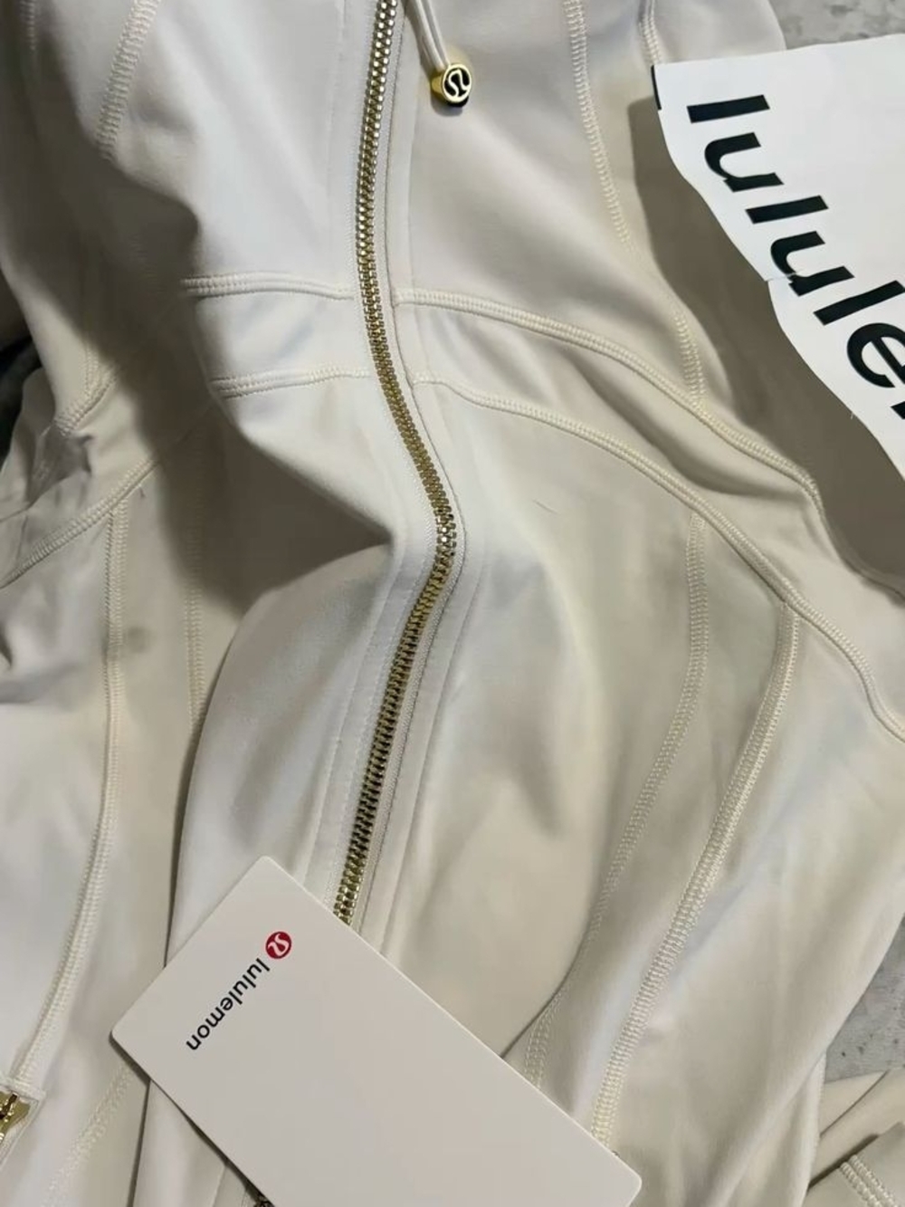 Cream Lulu Define | Sz 6 | NWT 🍦